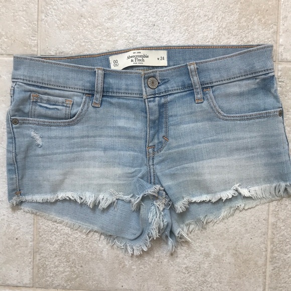 Abercrombie & Fitch Pants - Abercrombie & Fitch distressed jean shorts size 00